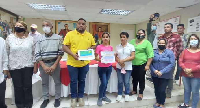 Niña de 13 años gana concurso de bandera para el municipio Cedeño