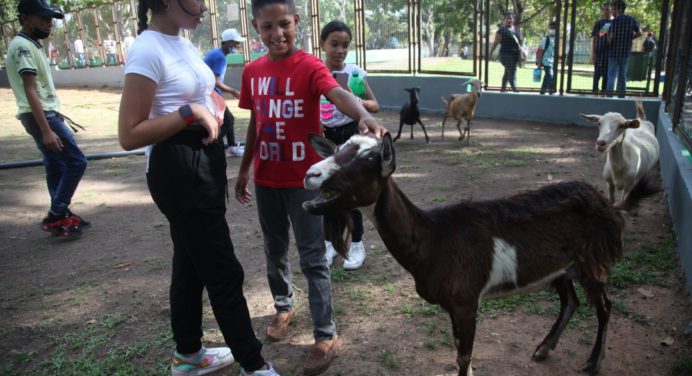 Ofrecen terapia a niños con diversidad funcional en el parque La Guaricha de Maturín