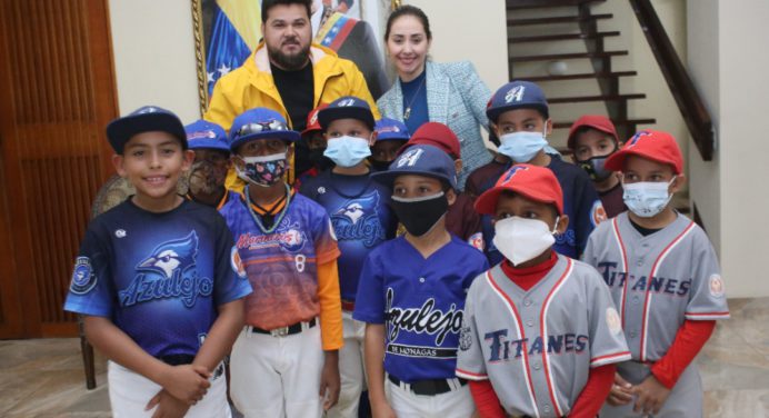 Pequeños deportistas de Criollitos de Venezuela visitan Fundación El Niño Simón