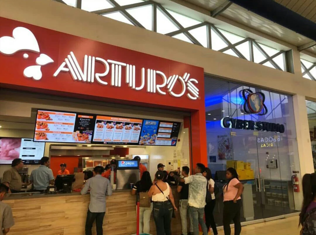 Pollos Arturo’s Venezuela suspende la recepción de pagos en divisas