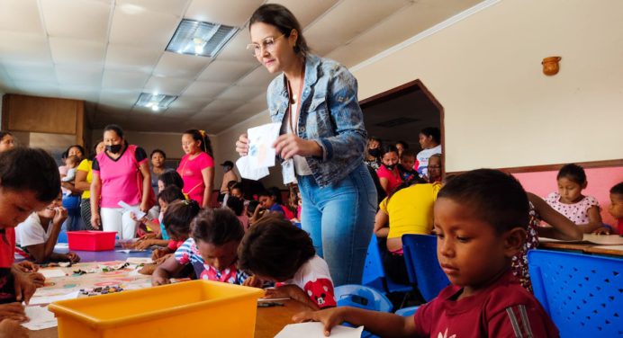 Primera dama de Sotillo atiende a niños de las comunidades indígenas