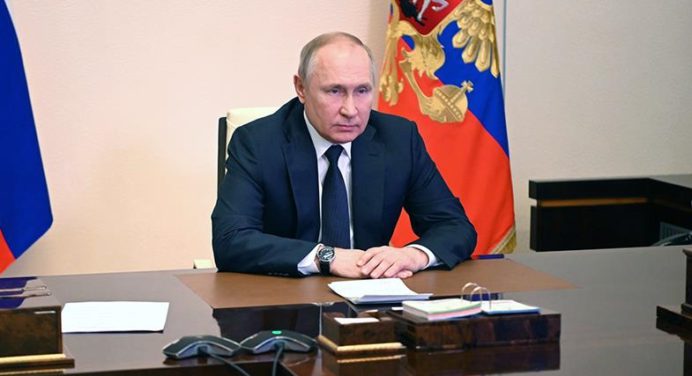 Putin firma el decreto que suspende la venta de gas si los países no pagan en rublos