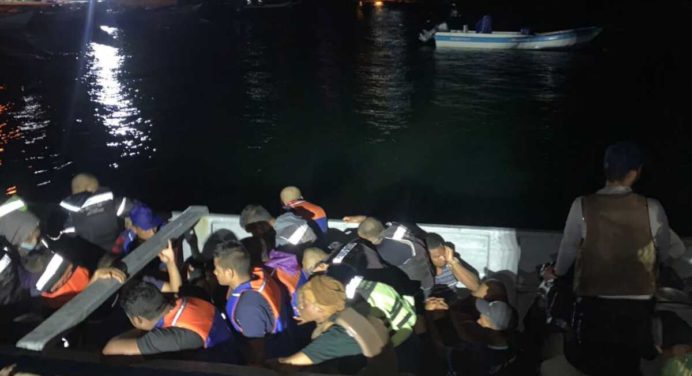 Rescatados 3 migrantes venezolanos a la deriva en en el Golfo de Urabá, Colombia