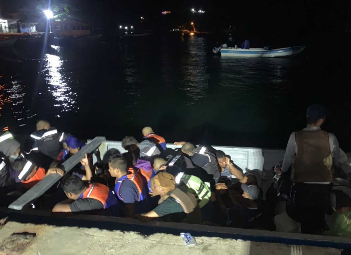 Rescatados 3 migrantes venezolanos a la deriva en en el Golfo de Urabá, Colombia