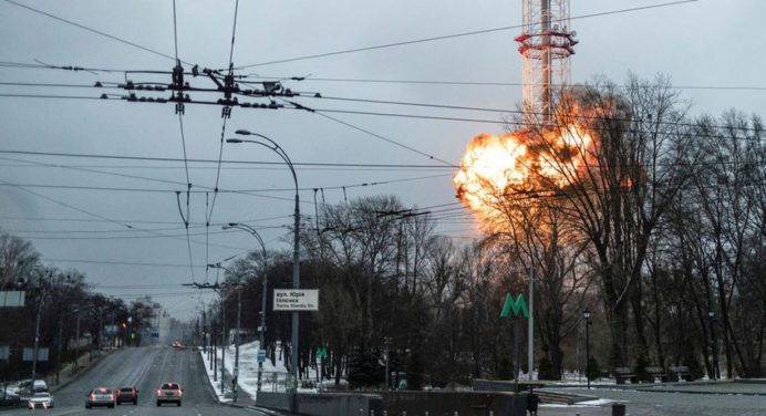 Rusia ataca Kiev y pide a los ciudadanos que abandonen sus casas