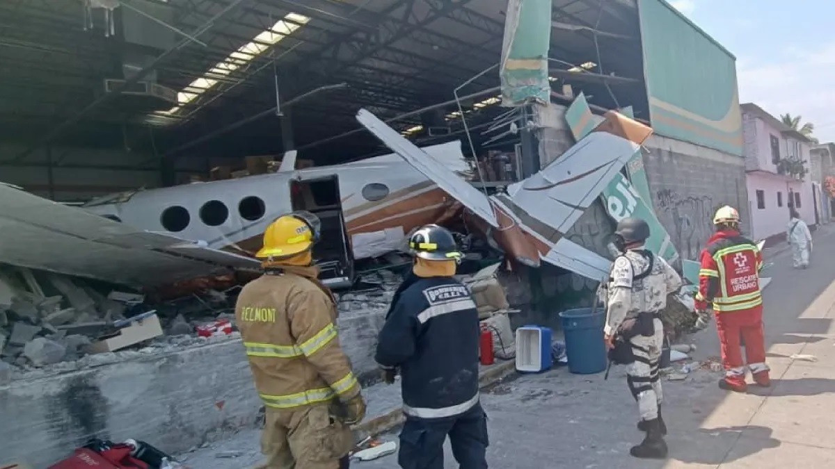 tres muertos fue el resultado tras estrellarse una avioneta contra un supermercado en mexico laverdaddemonagas.com mexico 3