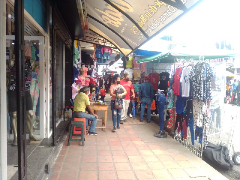 Vendedores informales desbordaron calles Monagas y Chimborazo de Maturín