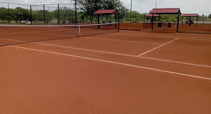 Academia de Tenis Rivera inauguró nueva sede con canchas de arcilla en Maturín