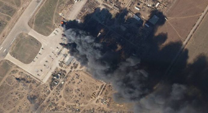 Ataque ruso destruye aeropuerto de Dnipro en Ucrania