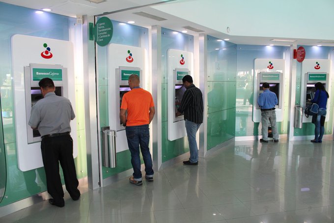 Banesco aumentó su límite de retiro de efectivo por cajeros automáticos