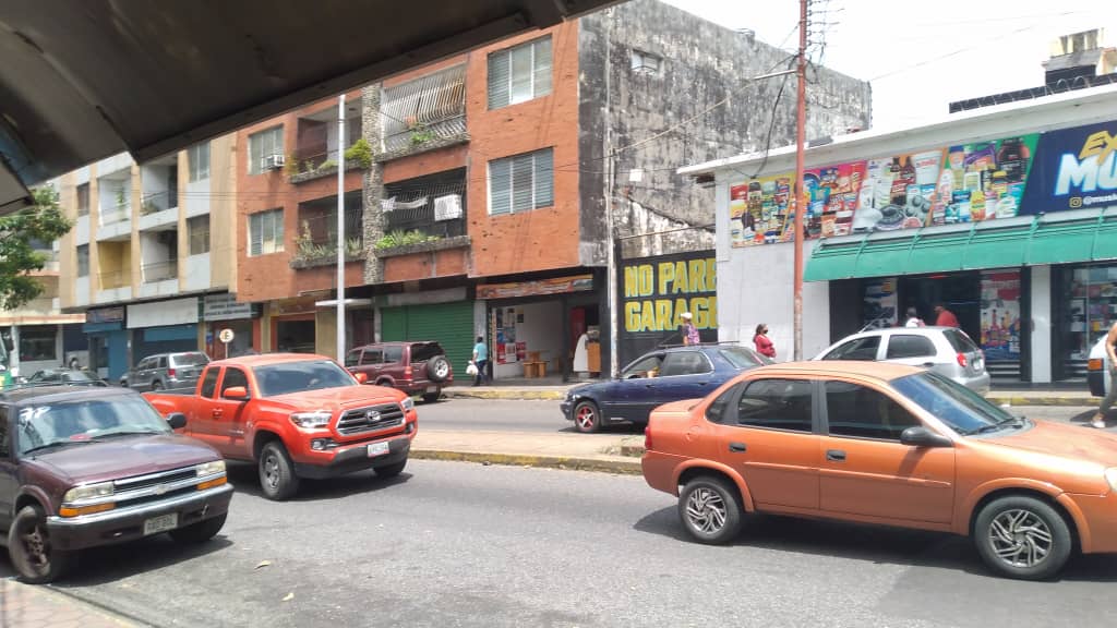 Comercios laborarán hasta medio día en Semana Santa.