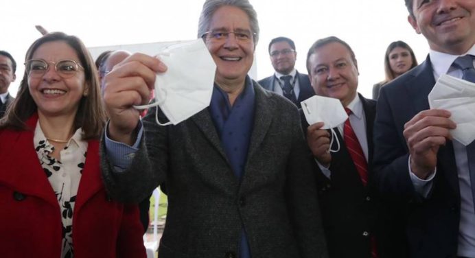 Ecuador vuelve a la normalidad al deshacerse del uso de mascarilla en todos los espacios