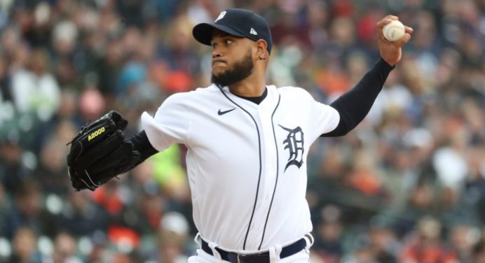 Eduardo Rodríguez llegó a 900 ponches en las Grandes Ligas