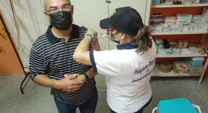 Efectúan jornada médica para personal de la Dirección de Educación