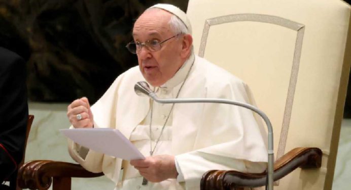 «El mundo está en guerra», lamenta el papa Francisco