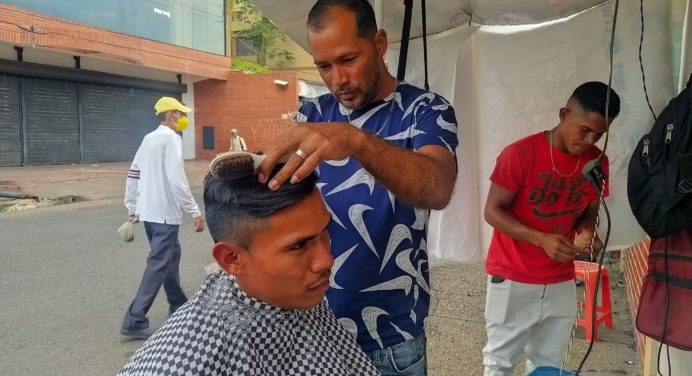 Emprendedores de Maturín trabajan en la calle