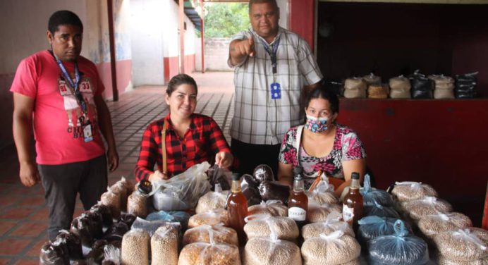 Emprendedores fueron ubicados en el Mercado municipal de Caicara