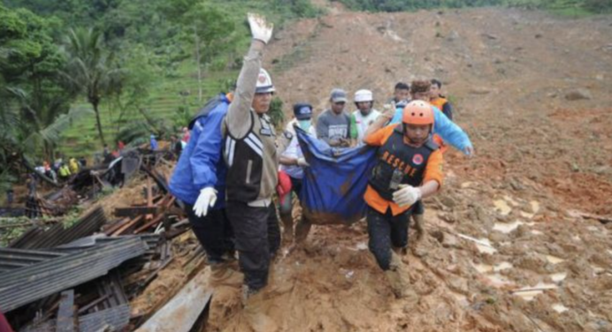 En Indonesia 12 mujeres fallecieron tras deslizamiento de tierra en mina de oro