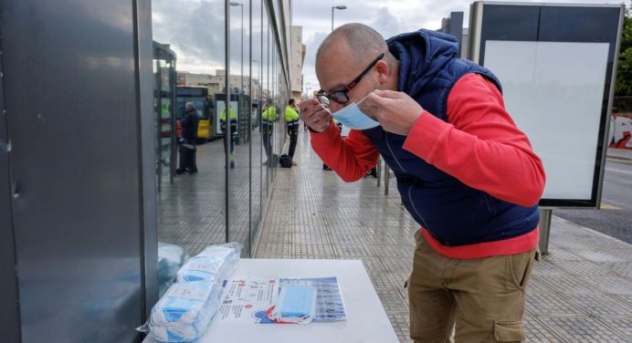 España elimina el uso del tapaboca en espacios interiores