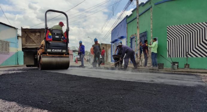 Gobernación y Alcaldía de Maturín atienden vialidad en la calle Arriojas