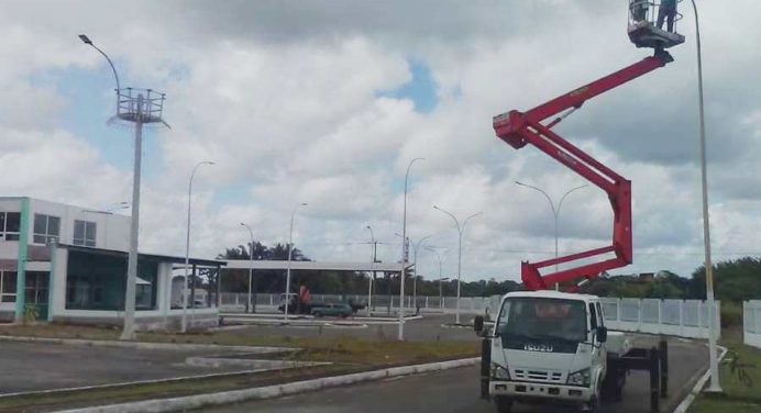 Gobernación y Alcaldía de Maturín refuerzan servicios públicos junto a barrio Tricolor