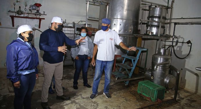 Gobernador de Monagas inspecciona frutícola de Caripe