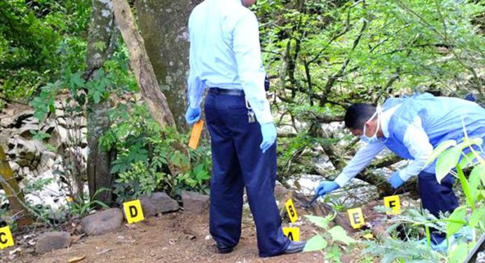 Hallan cadáver de joven enterrado en una finca de El Tigre