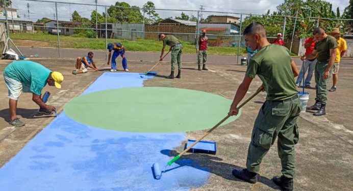 Inician recuperación de cancha de usos múltiples en Barrancas del Orinoco