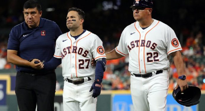 José Altuve sufrió una lesión y estará día a día