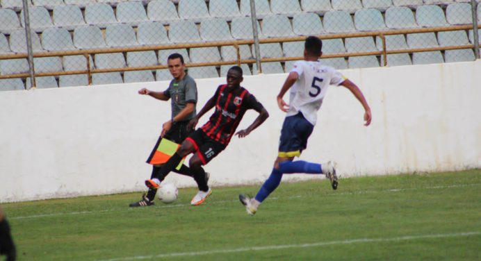 Atlético La Cruz goleó a Dynamo Puerto FC en el Monumental