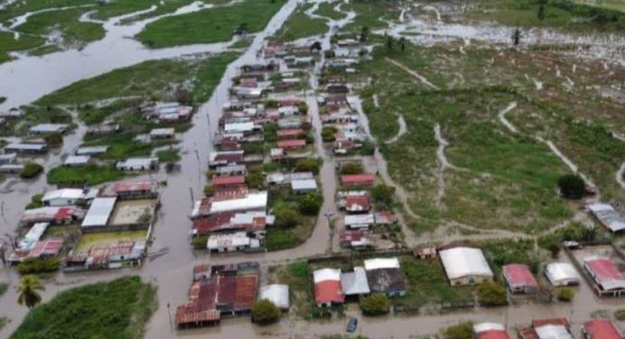 Lluvias dejan unas 4 mil familias afectadas en varios estados