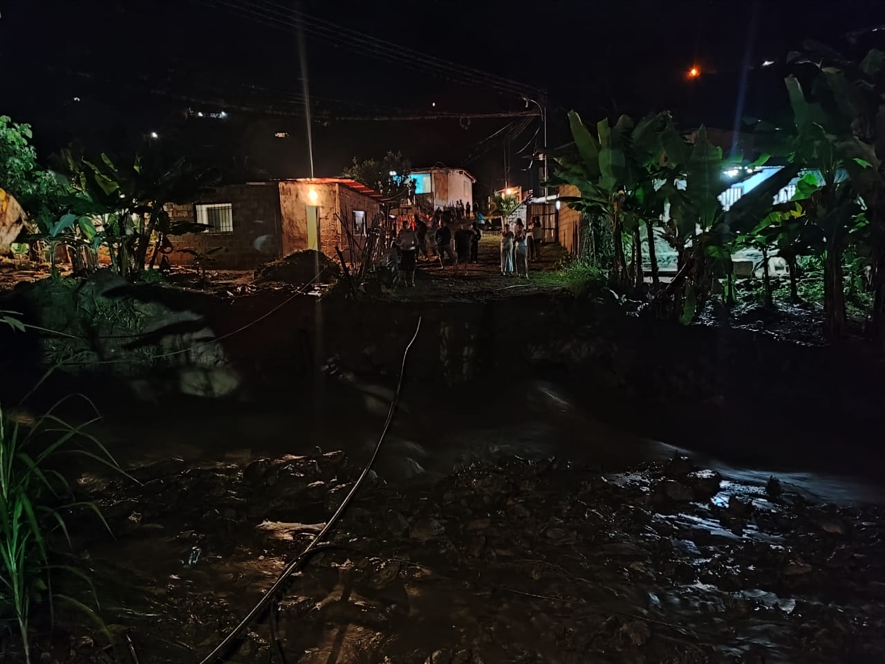 Intensas lluvias provocan derrumbes e inundaciones en Mérida