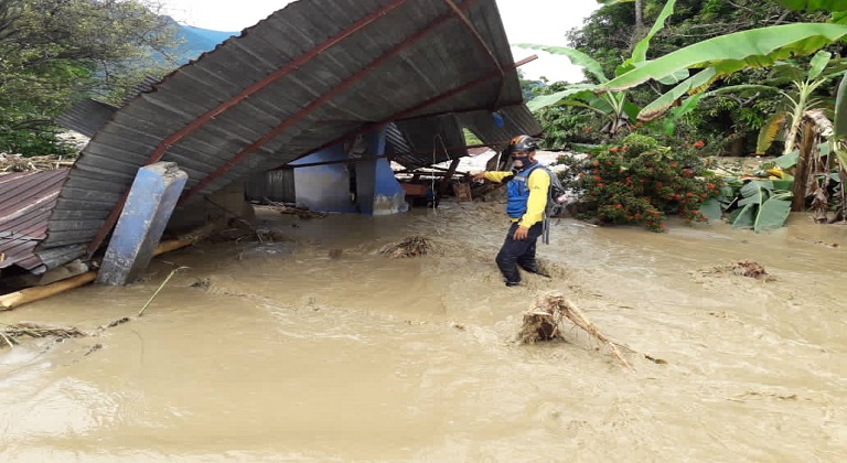 Lluvias y quebradas desbordadas en Mérida dejan varios sectores incomunicados