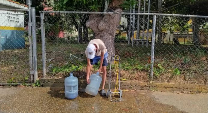 Maturineses sufren consecuencias de recoger agua en tomas clandestinas