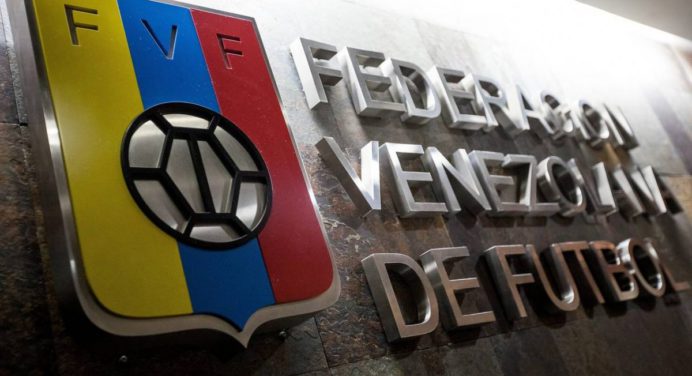 Fútbol venezolano multa con $24.000 al DT Kenneth Zseremeta por abuso sexual
