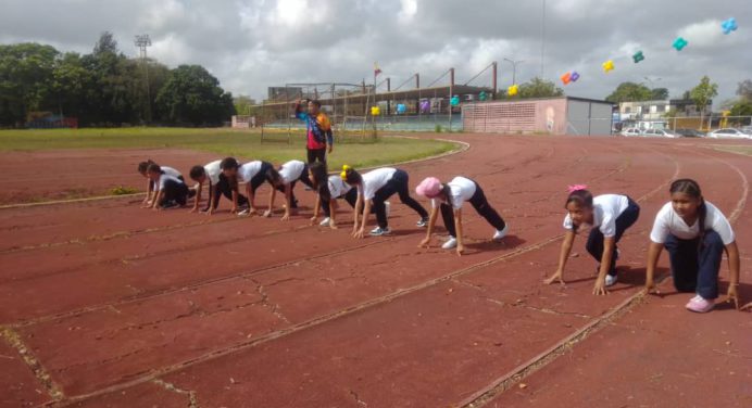 Niños de la U.E. Manuelita Sáenz participaron de las miniolimpíadas deportivas