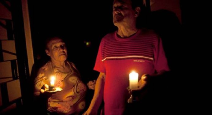 Nueve estados venezolanos registraron fuertes bajones de luz este #11Abr