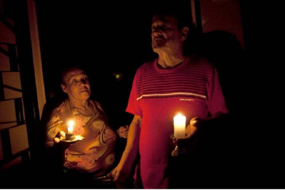 Nueve estados venezolanos registraron fuertes bajones de luz este #11Abr