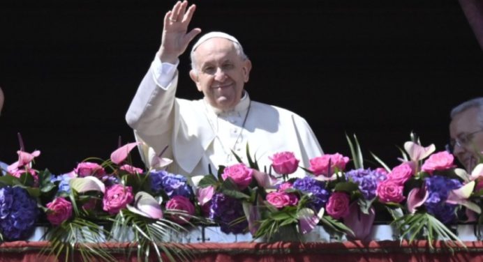 Papa Francisco pide paz en Ucrania arrastrada por una guerra cruel e insensata
