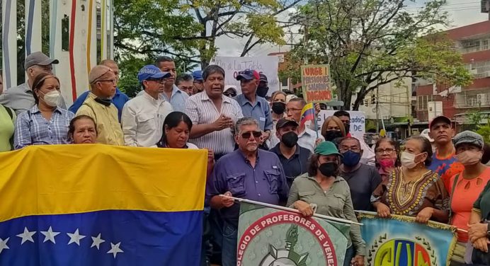 Pensionados de Monagas exigen salario digno durante marcha