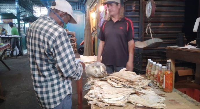 Pescado salado en el Mercado Nuevo se encuentra en 18 bolívares el kilo