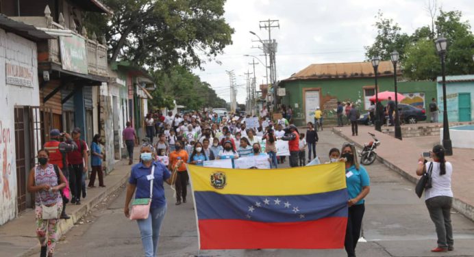 Planteles de Caicara participan en caminata por la Educación Especial