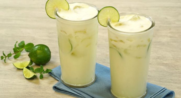 Prepara una refrescante limonada Suiza para deshacerte del calor