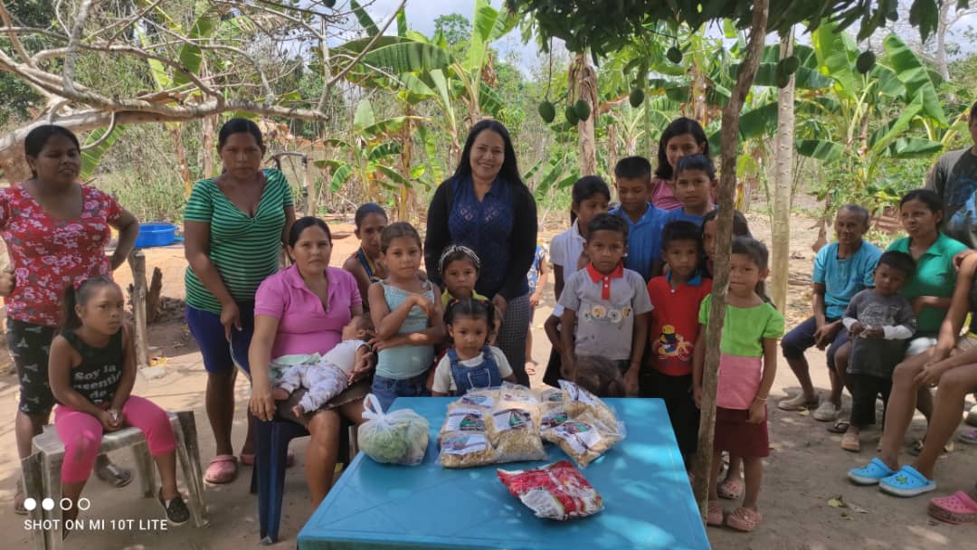 Primera dama de Aguasay hizo entrega de alimentos y medicinas a niños de comunidad indígena