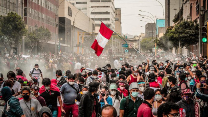 protestas en peru derivan en ataque a sede del poder judicial laverdaddemonagas.com marcha3