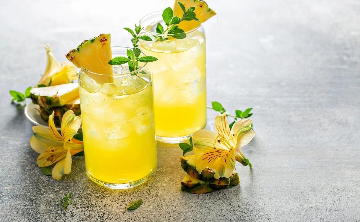 Agua de limón con parchita y piña para la temporada de calor