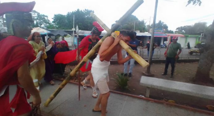 Ruta del Viacrucis cultural recorrió comunidades de San Simón y La Cruz
