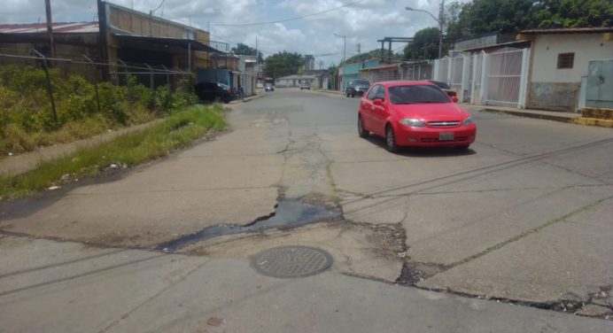 Vecinos del sector Periquera exigen asfaltado de las calles