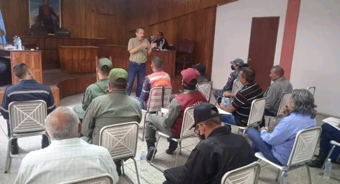 Alcalde de Acosta anuncia plan de seguridad y prohíbe las motos después de las 9:00 de la noche
