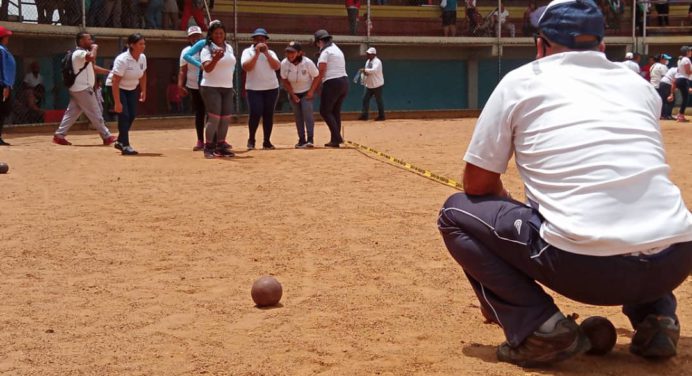 Municipio Ezequiel Zamora: Alcalde Oscar Cedeño inaugura 7° Juegos magisteriales